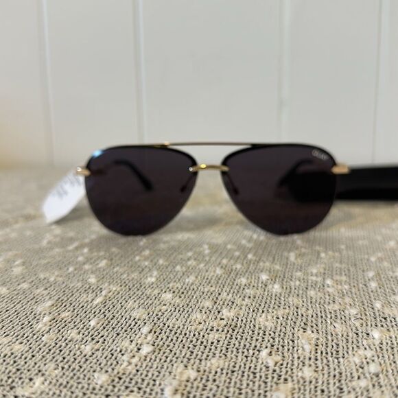 QUAY Playa Black and Gold Rimless Aviator Sunglasses NWT - Picture 4 of 10